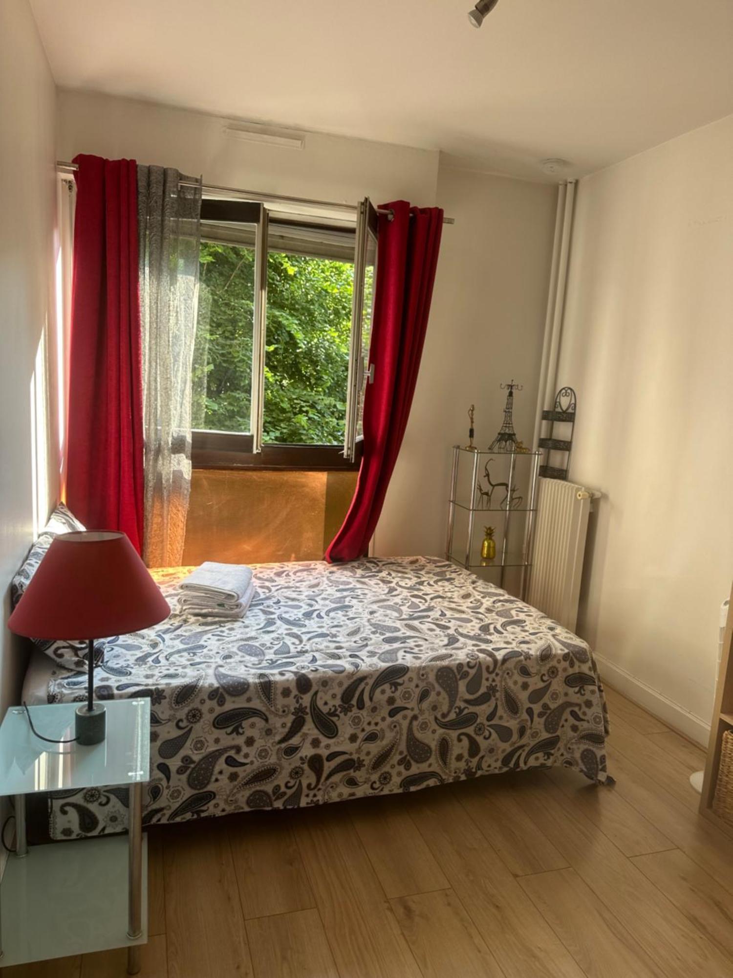 Calm And Comfortable Parisian Appartement Parijs
