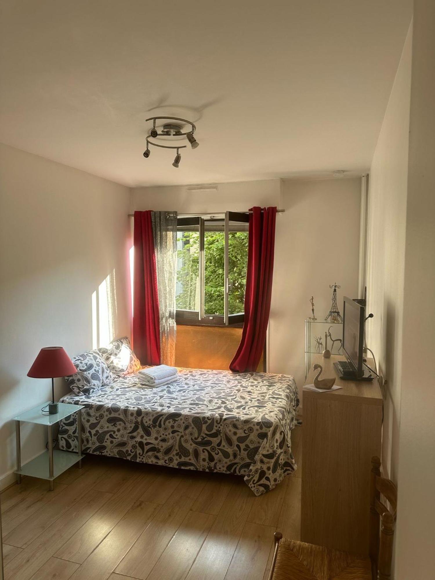 Calm And Comfortable Parisian Appartement Parijs